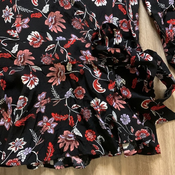 NWT Banana Republic Floral Print Peplum Wrap Top Size XS black red - Picture 10 of 10